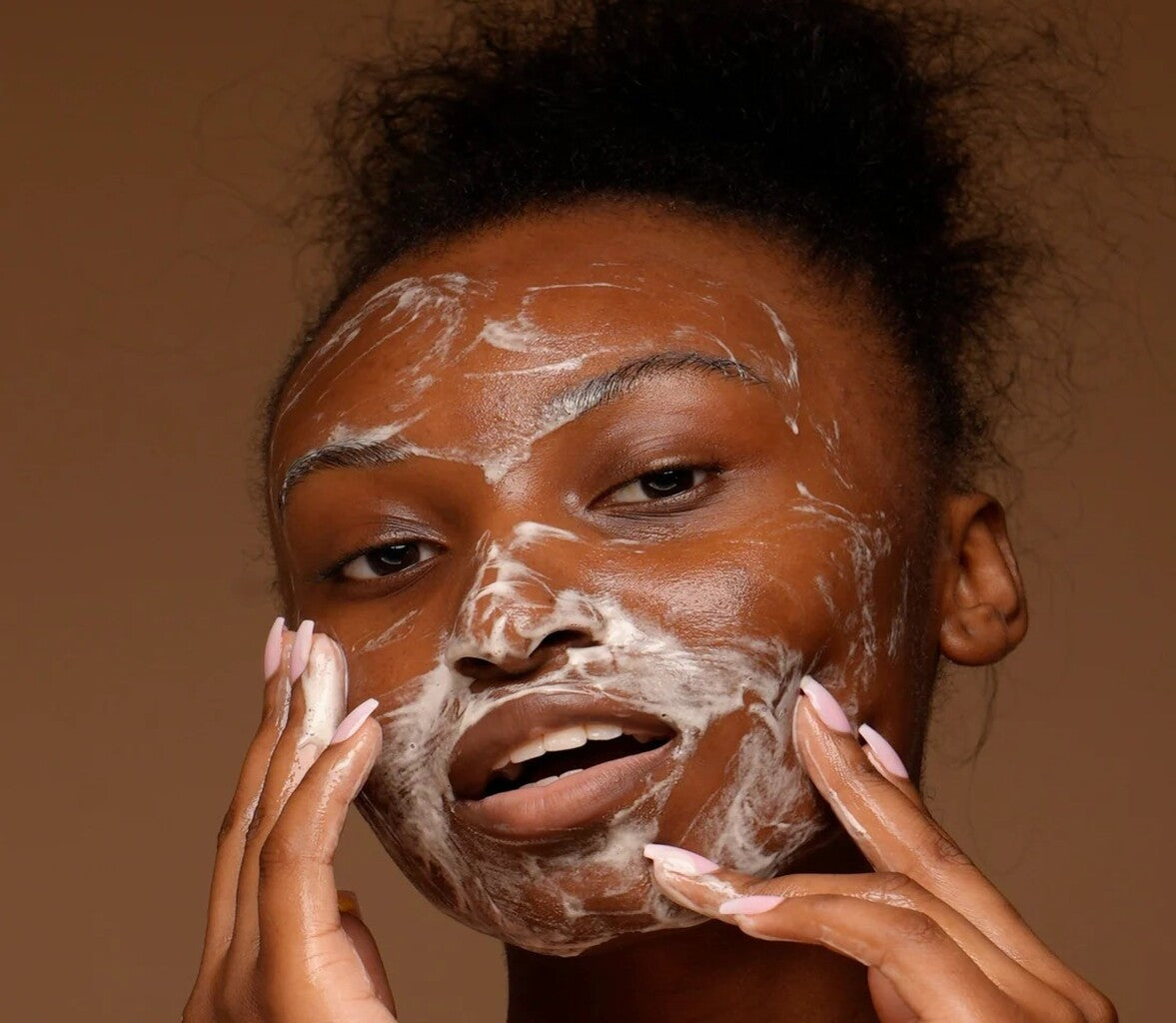 Gel nettoyant au Curcuma et à l'acide Kojique